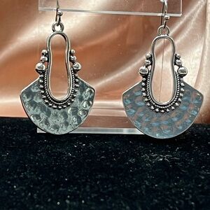 Fashion Jewelry Ladys Native American Navajo Earrings, Silver Plated W/Hammere☑️